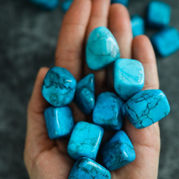 Niebieski Howlit- polerowane kamienie