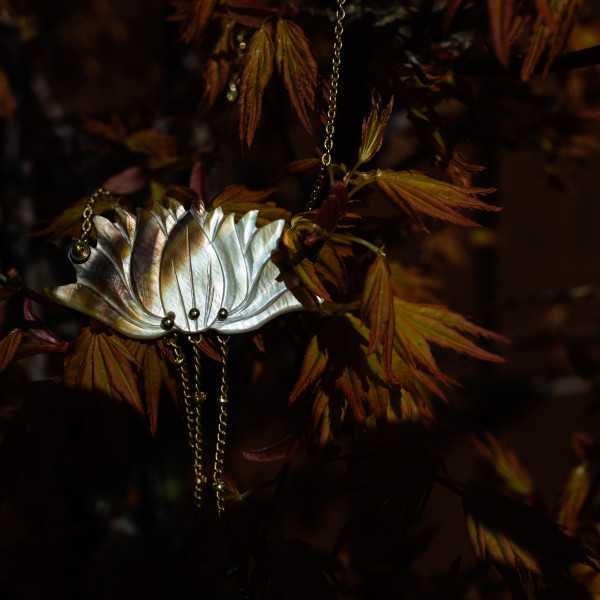 Naszyjnik lotos z muszli Paua Abalone - brąz